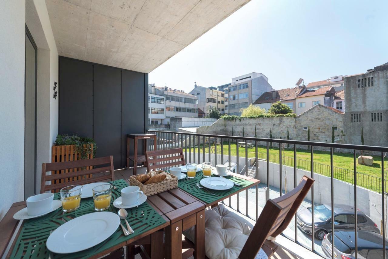 Lovelystay - Downtown Balcony Apartment With Free Parking Порту Экстерьер фото