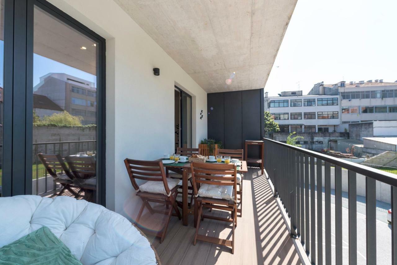 Lovelystay - Downtown Balcony Apartment With Free Parking Порту Экстерьер фото