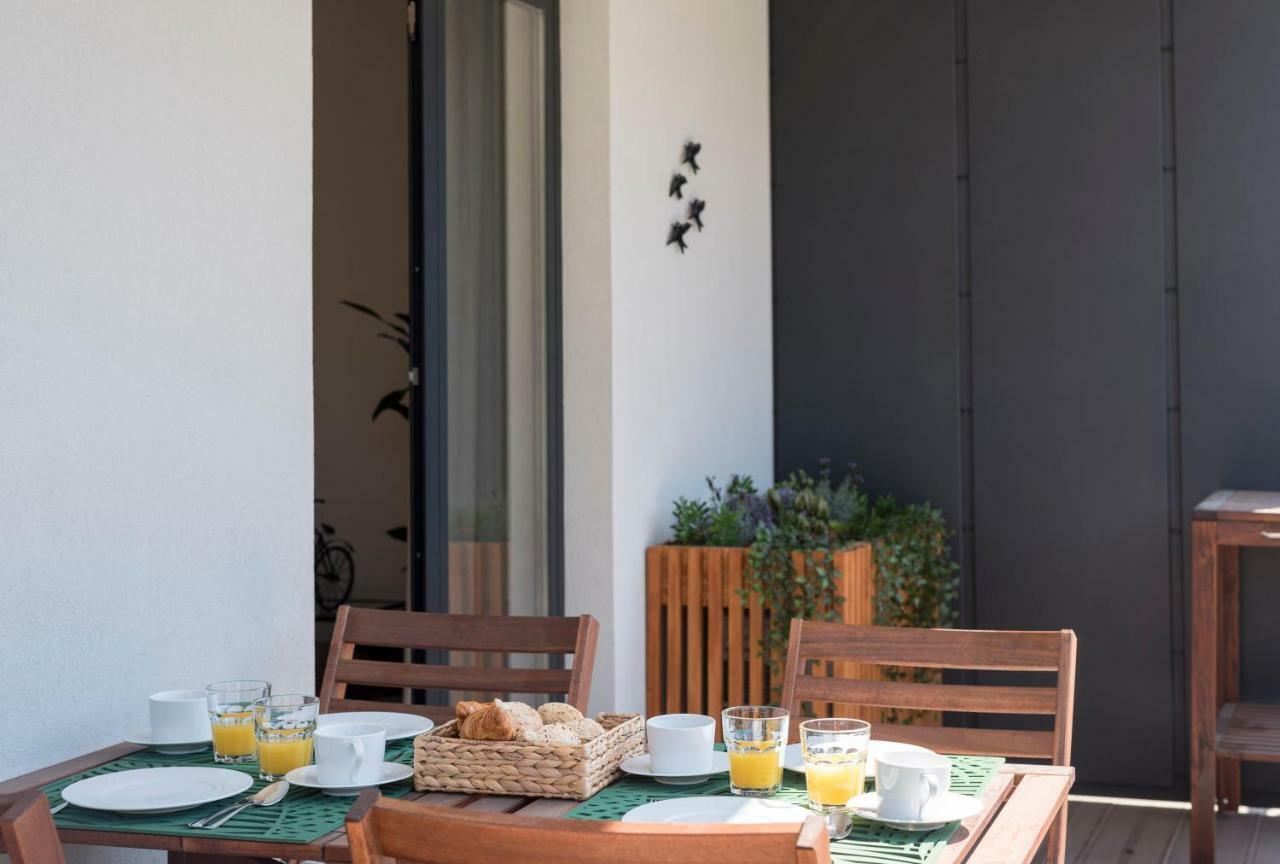 Lovelystay - Downtown Balcony Apartment With Free Parking Порту Экстерьер фото