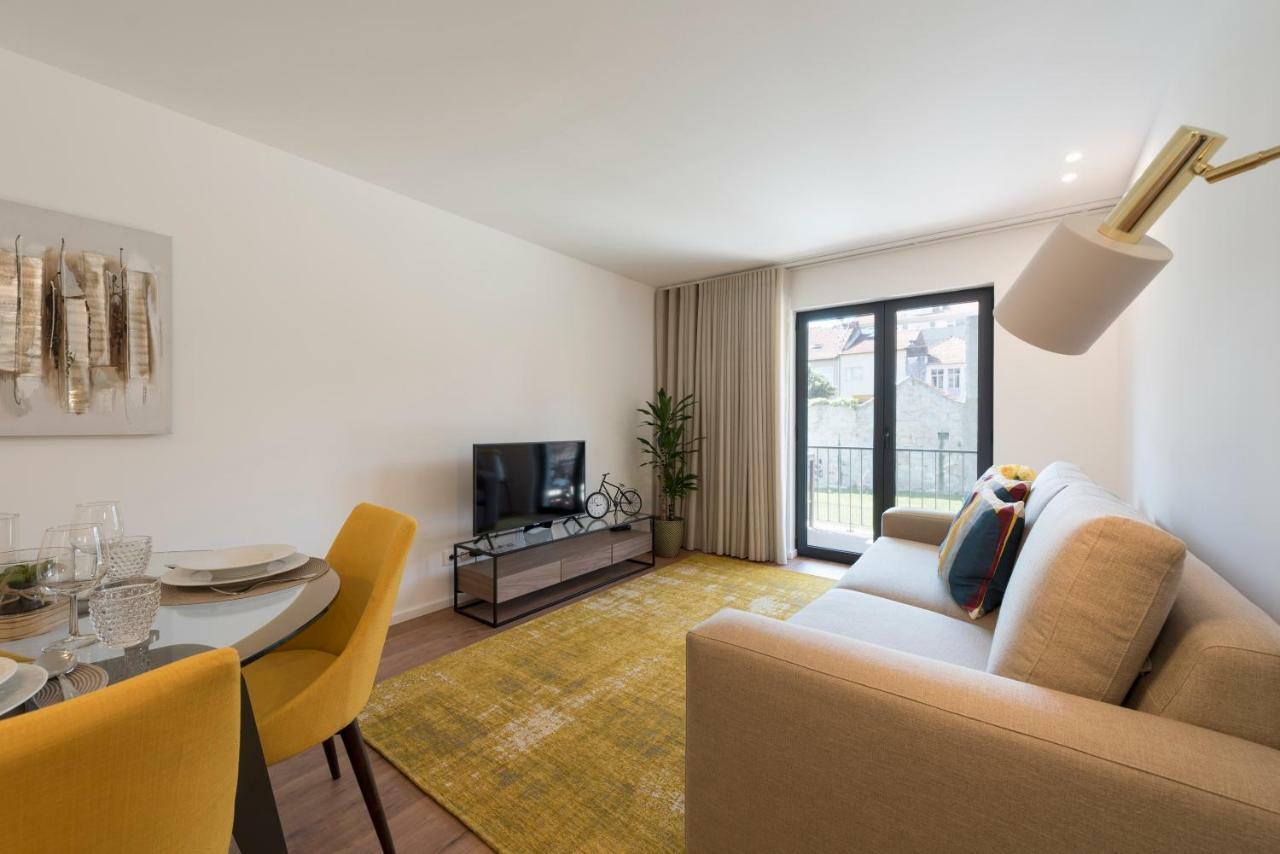 Lovelystay - Downtown Balcony Apartment With Free Parking Порту Экстерьер фото