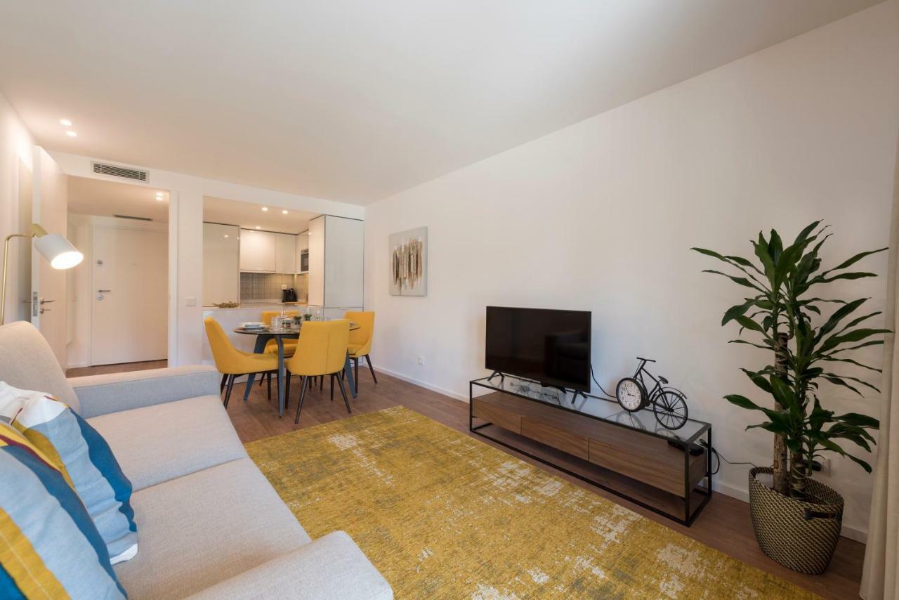 Lovelystay - Downtown Balcony Apartment With Free Parking Порту Экстерьер фото